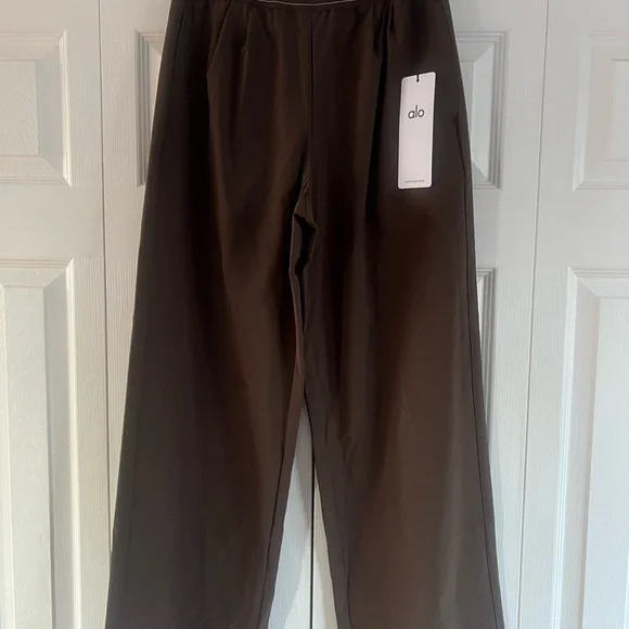 ALO Yoga Wide-Leg Pants in Dark Brown - Picture 5 of 7